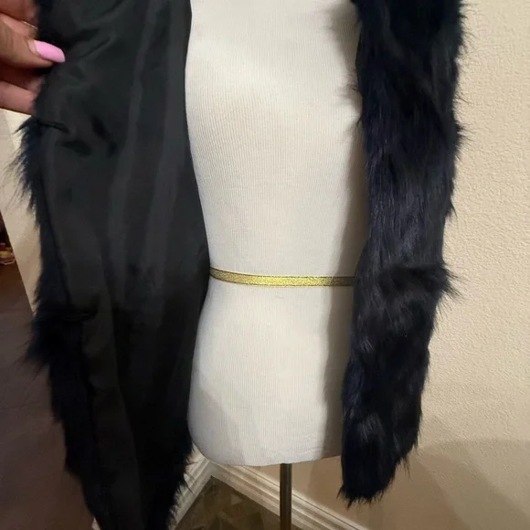 Romeo + Juliet Couture Black Faux Fur Jacket Coat NWOT Hidden Hook Closure Glam - Picture 3 of 7
